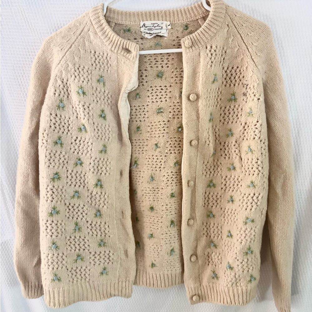 Vintage 60’s Dayne Taylor Ivory Wool Floral Cardigan Sweater Size L made by hand